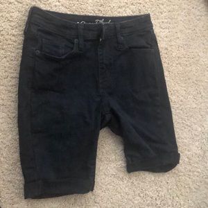 Bermuda black jean shorts